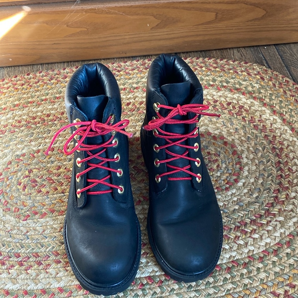 Black Timberland size 8 boots with red laces
